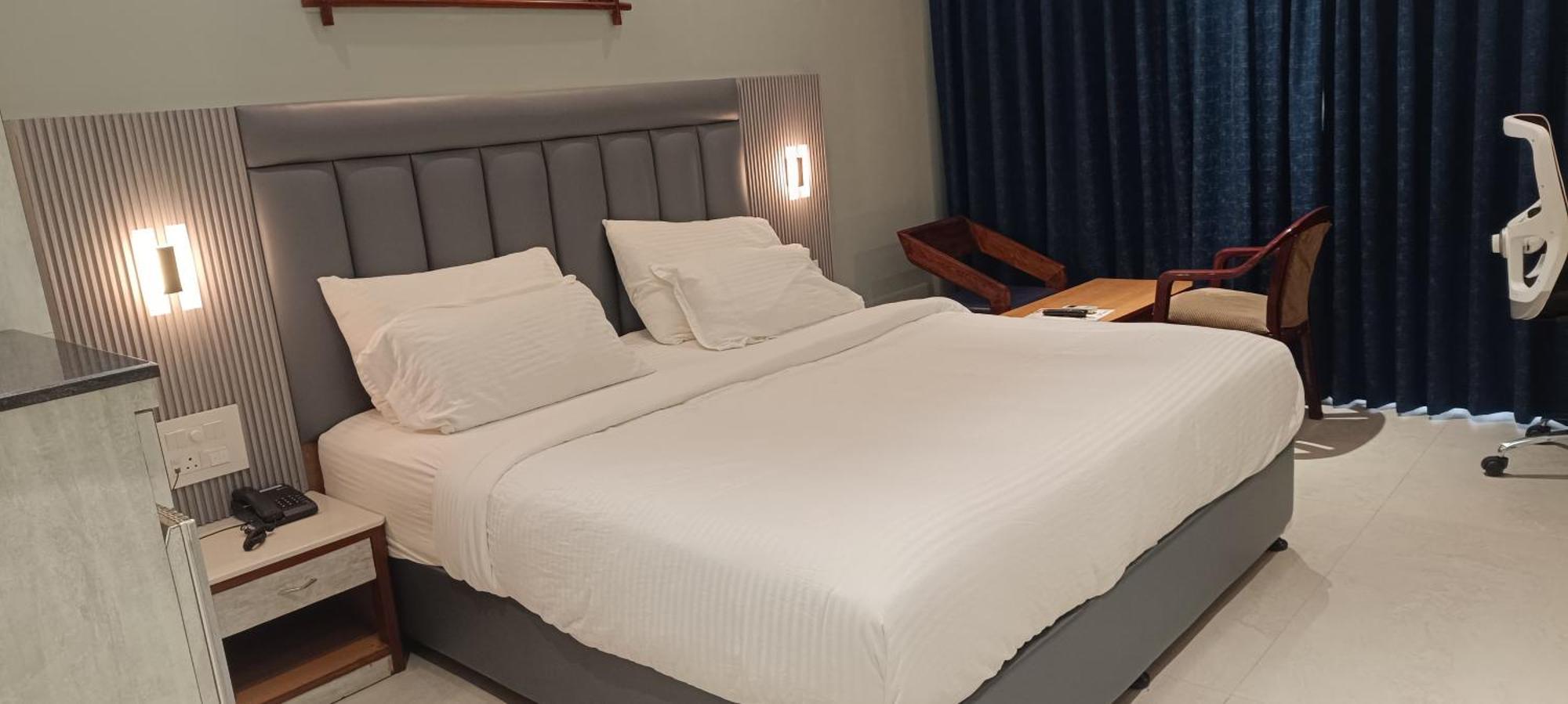 Hotel Lee Garden Near To Blue Flag Beach 500 Mtrs Пури Экстерьер фото